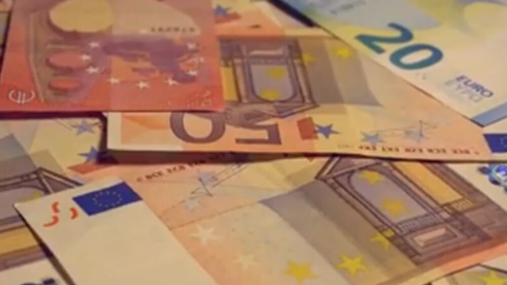 IRS anual reduz 10 euros em salário de 900 e 402 euros em salário de 3000