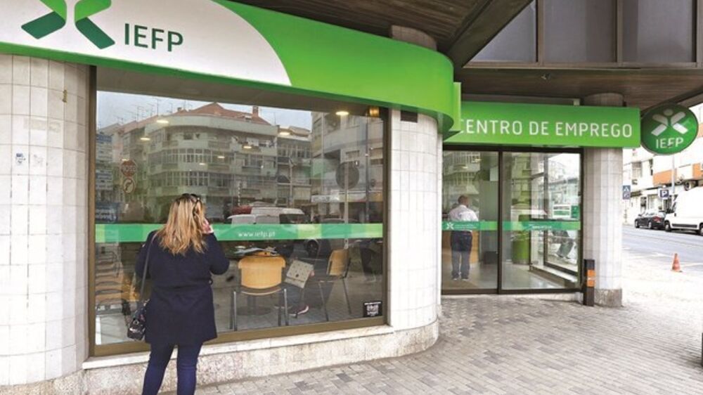 Taxa de desemprego aumenta pelo terceiro mês consecutivo