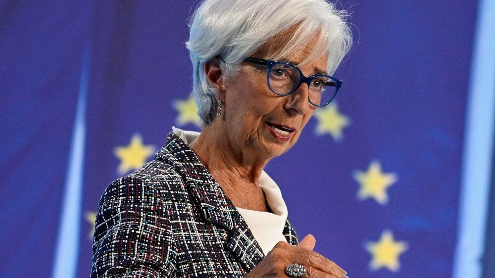 Lagarde avisa que situação económica da zona euro 'continua frágil' devido ao conflito no Médio Oriente apesar de acordo