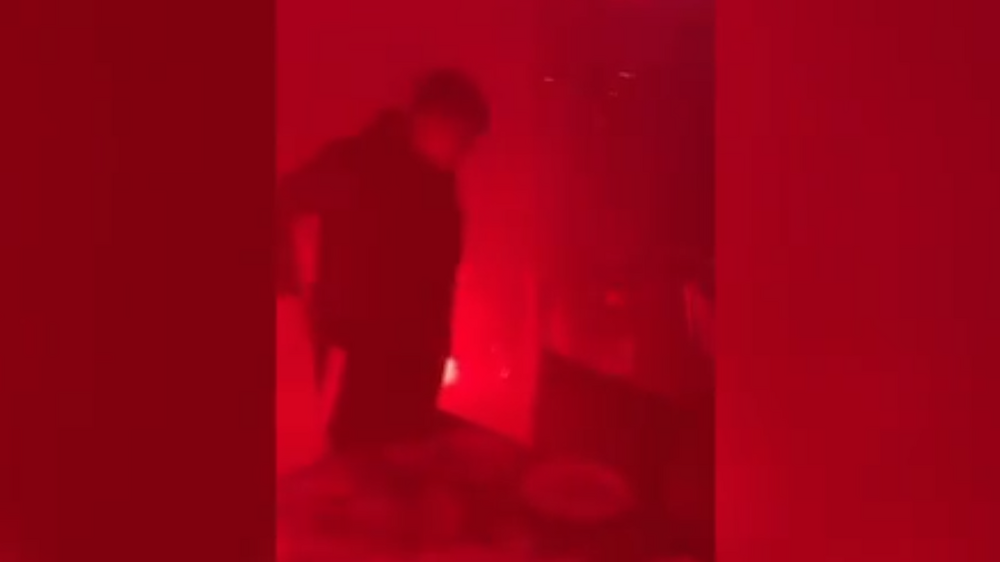 Jantar de Natal dos No Name Boys termina em terror de pirotecnia