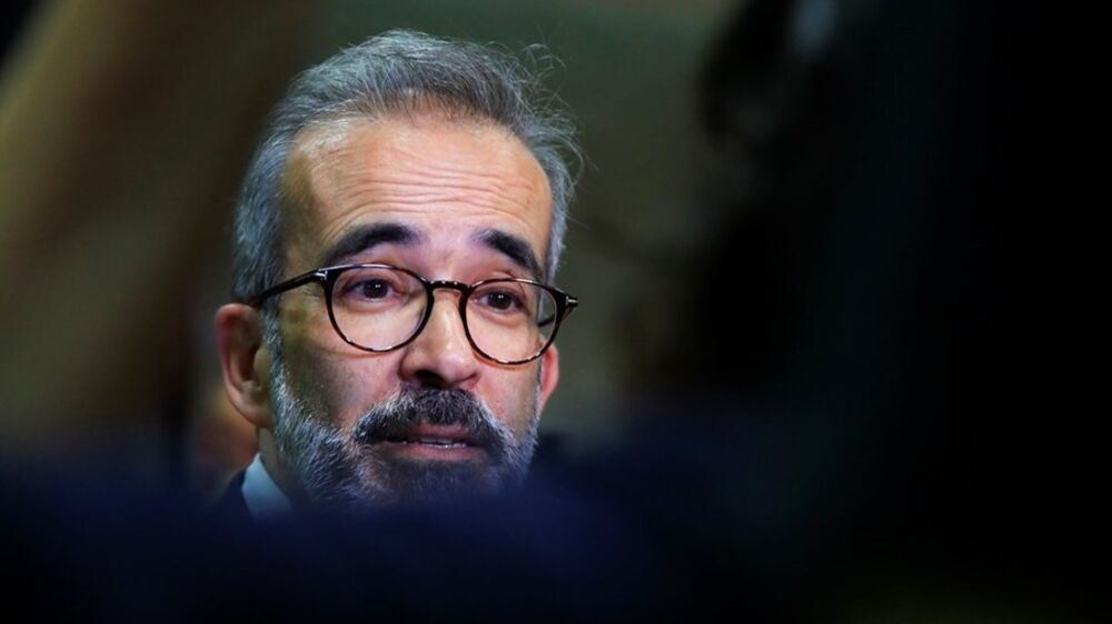 Paulo Rangel admite que EUA podem usar a base das Lajes para ataque sem avisar Portugal