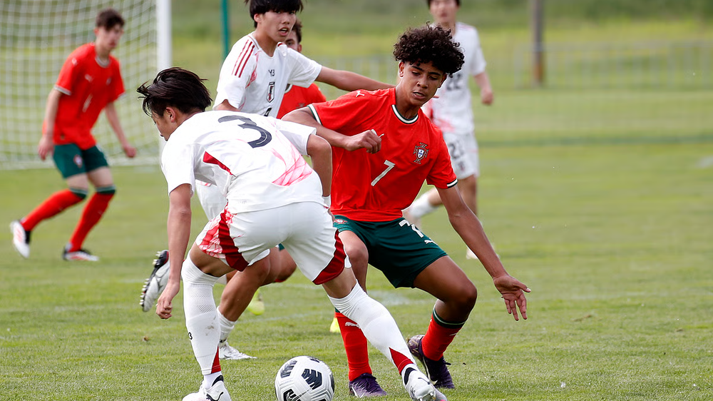 Cristiano Ronaldo Júnior no jogo de Portugal frente ao Japão, que marca a sua estreia nos sub-15
