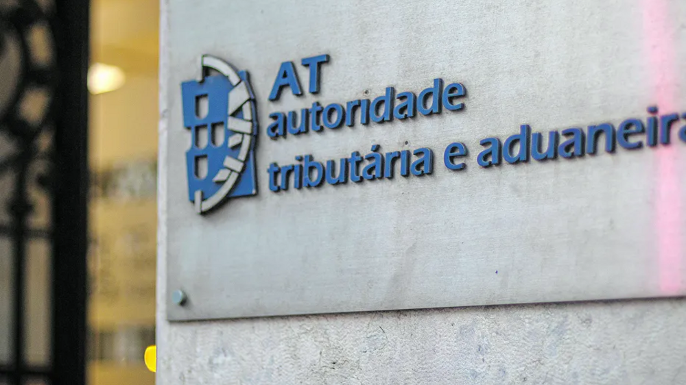 Estudo revela risco de burnout e agressões a trabalhadores da Autoridade Tributária