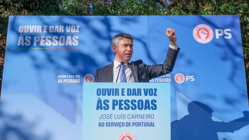 José Luís Carneiro discursa ao serviço de Portugal pelo Partido Socialista