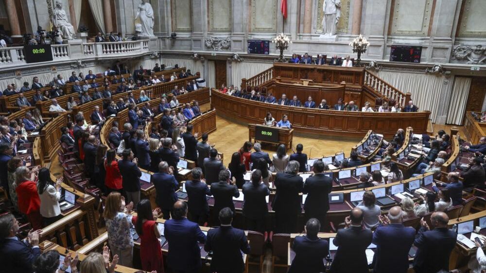 Parlamento aprova distribuição de lugares com protestos do Livre e acusações a Isabel Mendes Lopes