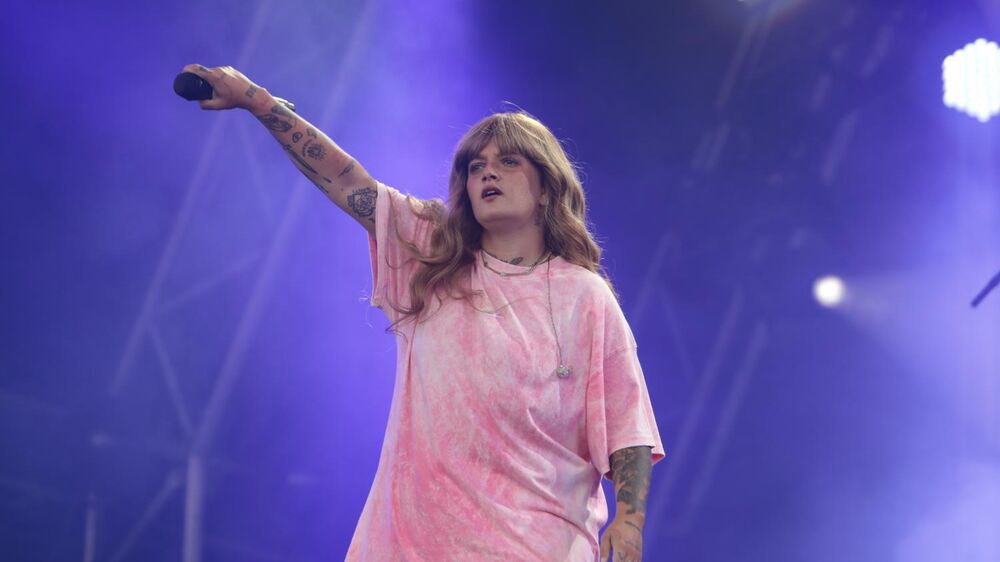 Carolina Deslandes apresenta 'Chorar no Club', disco feito com amigos