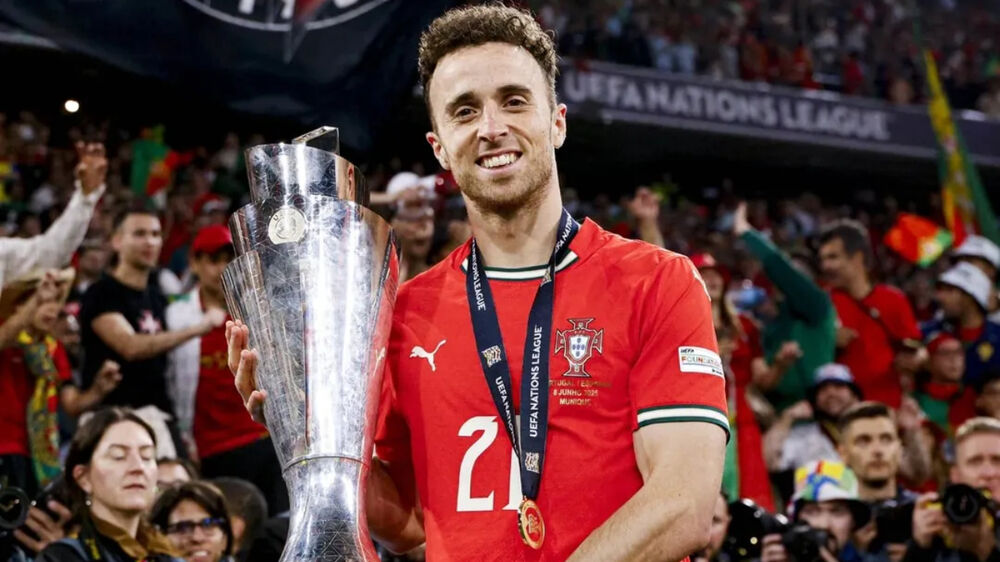 Diogo Jota celebra título da Liga das Nações da UEFA por Portugal