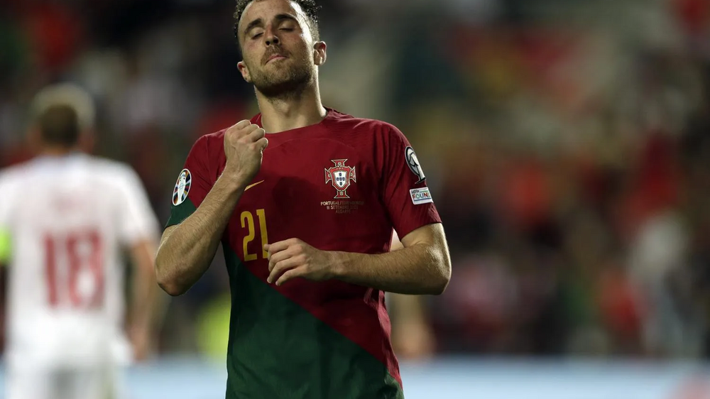 Diogo Jota festeja com Portugal após vitória na Liga das Nações