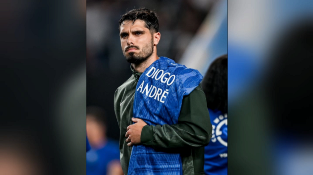 Pedro Neto homenageia Diogo Jota e André Silva, após falecimento dos irmãos, em Filadélfia