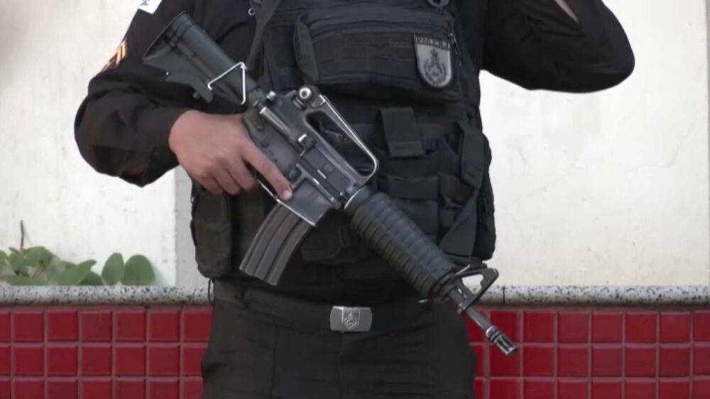 mortos, tiroteio, polícia, traficantes de droga, brasil