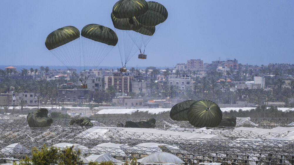 Jordânia e EAU retomam lançamento aéreo de ajuda humanitária em Gaza, coordenado com IDF