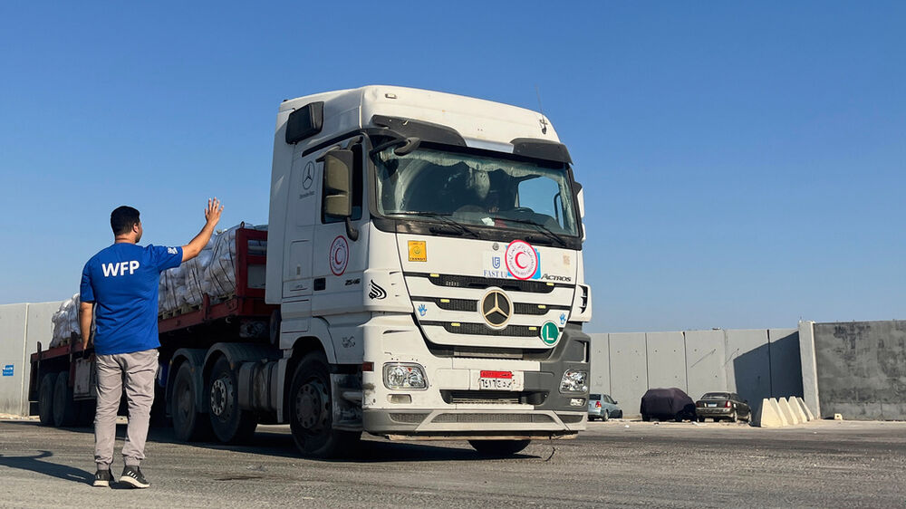 Camiões com ajuda humanitária 
