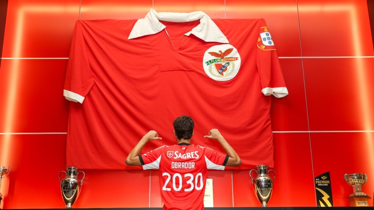 Benfica anuncia a contratação de Obrado, com contrato até 2030
