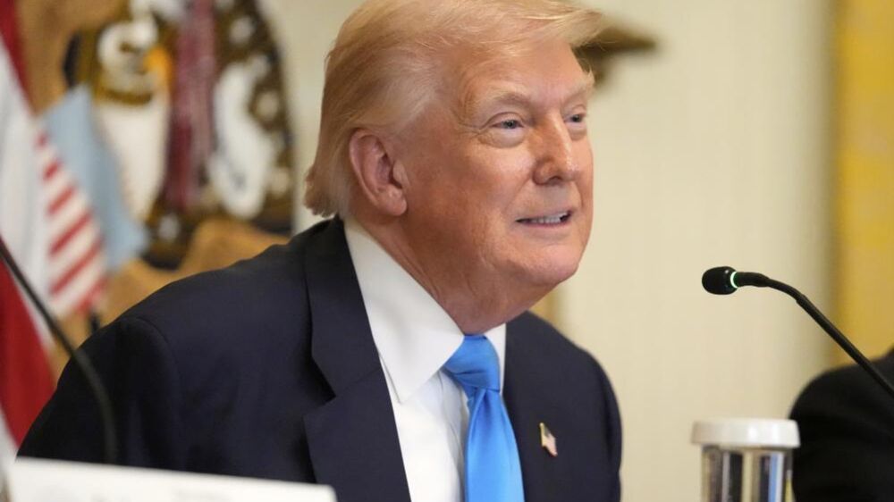 Trump critica Powell e a política da Fed