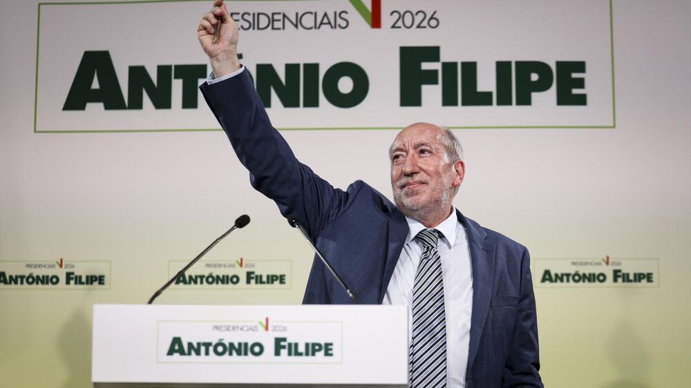 António Filipe discursa sobre a melhoria do estatuto social dos bombeiros