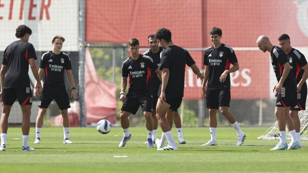 Jogadores do Benfica treinam para o jogo com o Nice