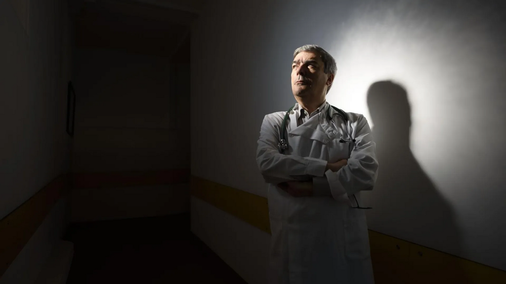 Joaquim Moita, pneumologista, ensina técnicas para dormir bem com o calor