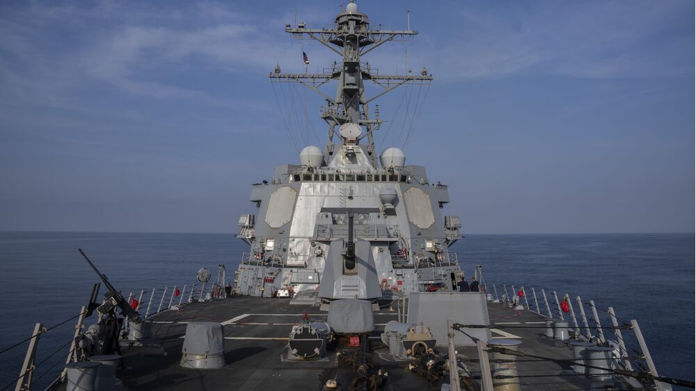 Estados Unidos enviam três navios lança-mísseis para águas ao largo da Venezuela