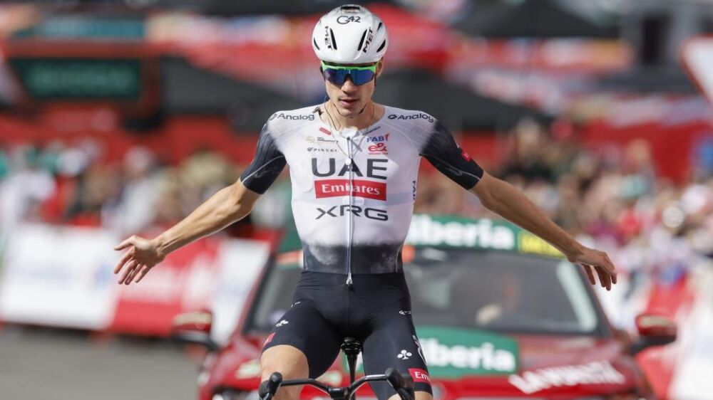 Juan Ayuso vence etapa e João Almeida subiu a terceiro na Vuelta 