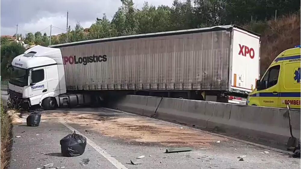Camião despista no IP3, perto de Penacova 