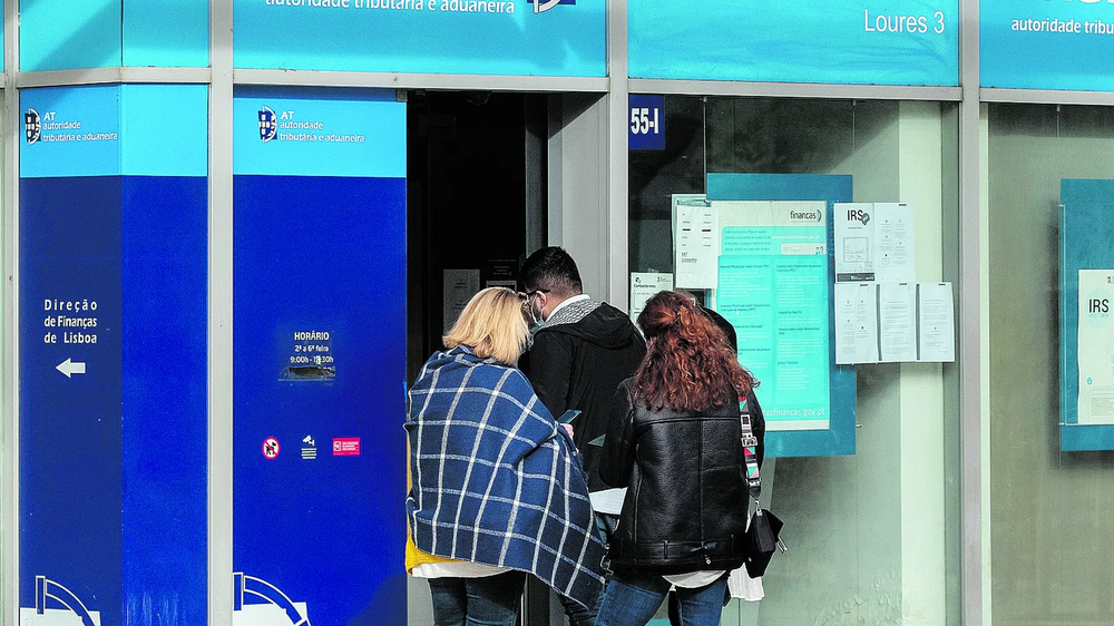 Finanças: atendimento ao público para questões tributárias e aduaneiras