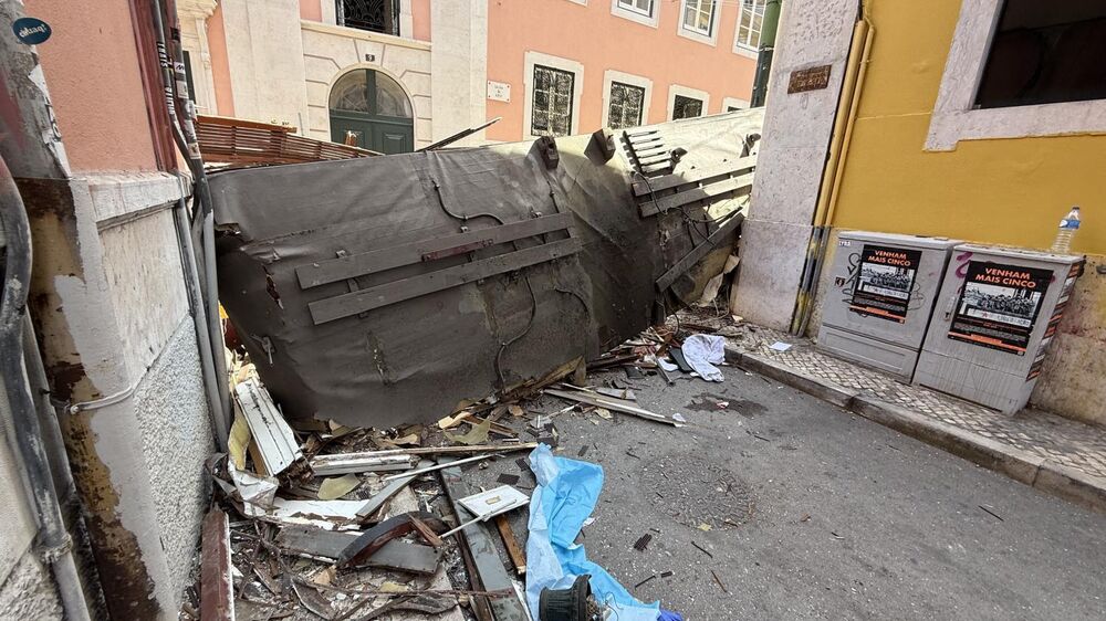 Destroços do Elevador da Glória
