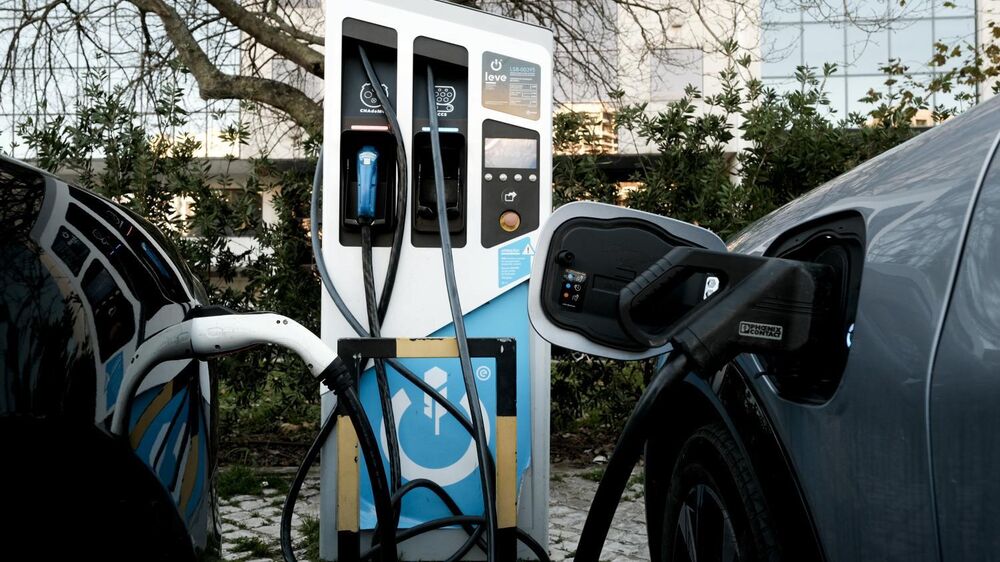 Aumento no carregamento de carros elétricos e no consumo de energia