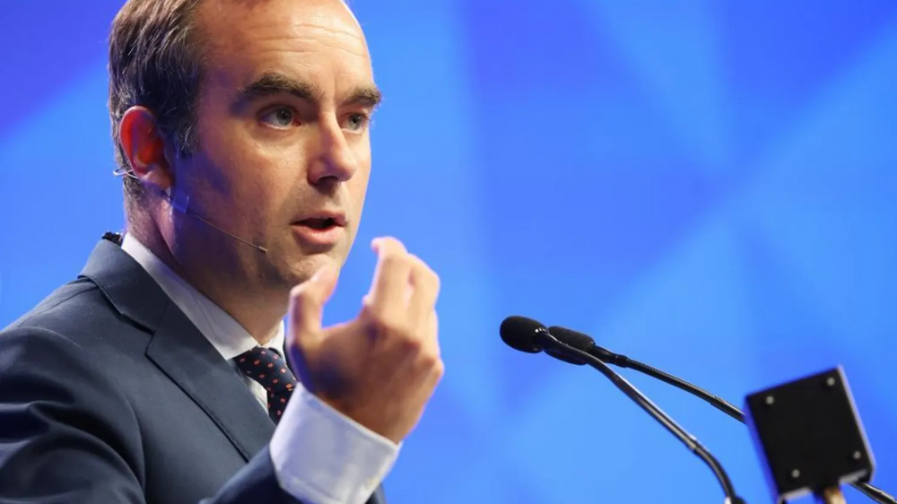 Sébastien Lecornu é o novo primeiro-ministro francês após nomeação de Macron