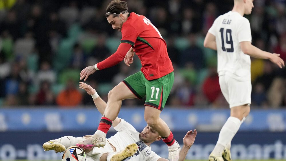 Jota Silva, jogador português, em jogo com a seleção nacional