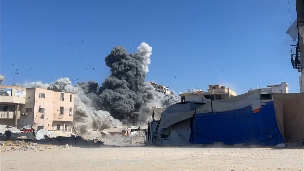Ataques e explosões continuam em Gaza enquanto palestinianos são forçados a evacuar a cidade