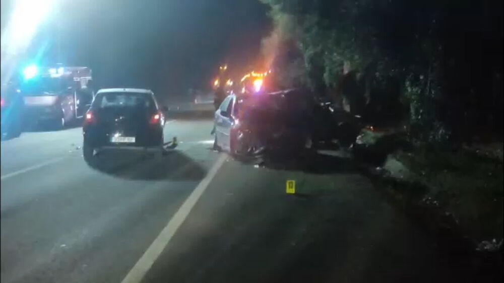 Colisão aparatosa entre 3 carros e 1 mota provocou uma vítima mortal e vários feridos no concelho da Póvoa de Varzim 