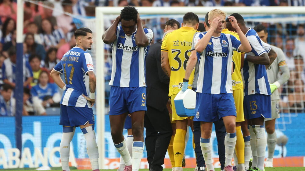 Froholdt leva as mãos à cabeça após lesão de Nehuén Pérez no FC Porto-Nacional