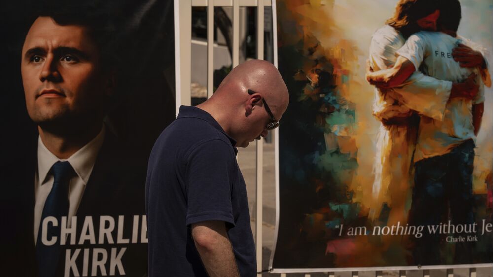 Homem detido por tentar entrar no funeral de Charlie Kirk com arma