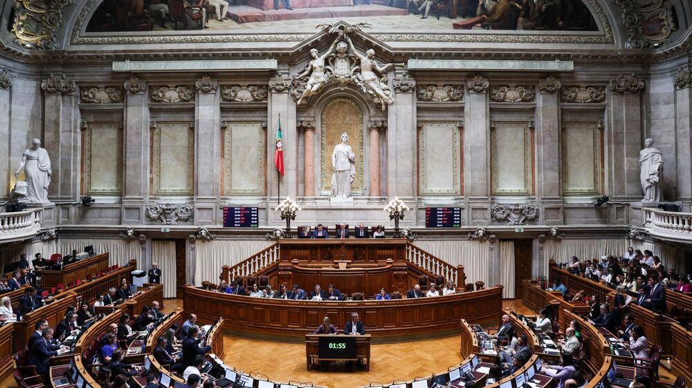 Parlamento aprova lei dos estrangeiros