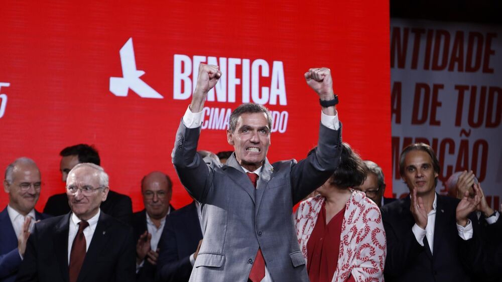 João Noronha Lopes efusivo durante a apresentação das listas