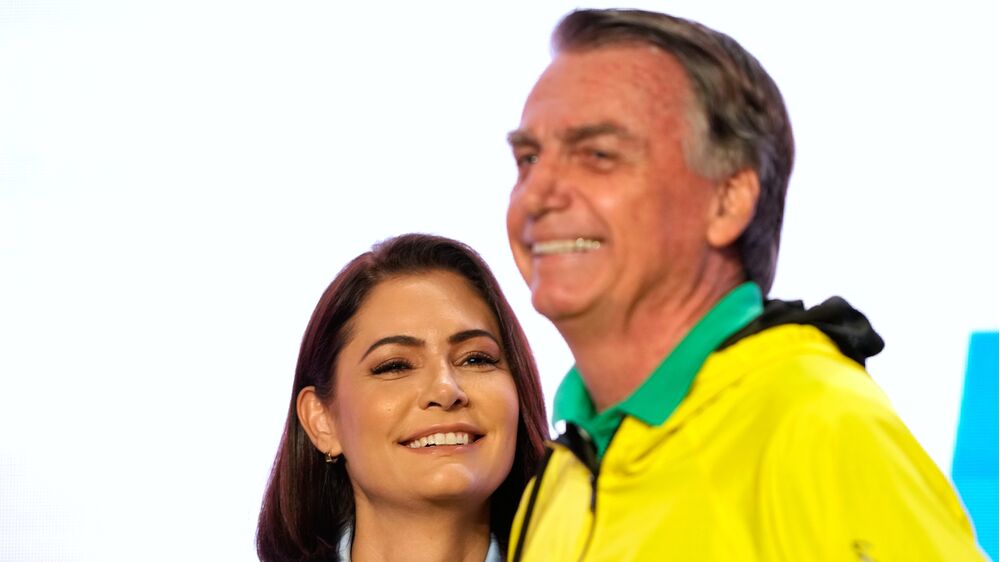 Michelle Bolsonaro pondera candidatura à presidência do Brasil em 2026