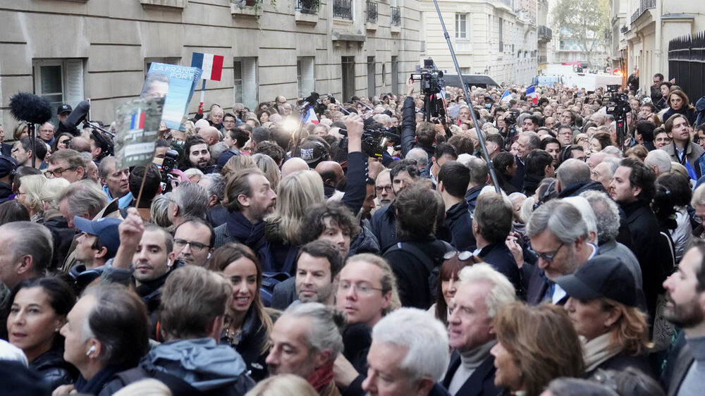 Sarkozy enfrenta pena de prisão com apoio popular em Paris