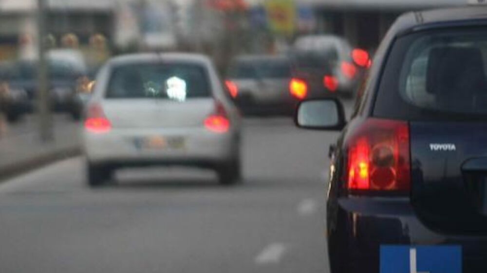 Jovens de 17 anos podem conduzir com novas regras da carta, com acompanhamento até aos 18 anos