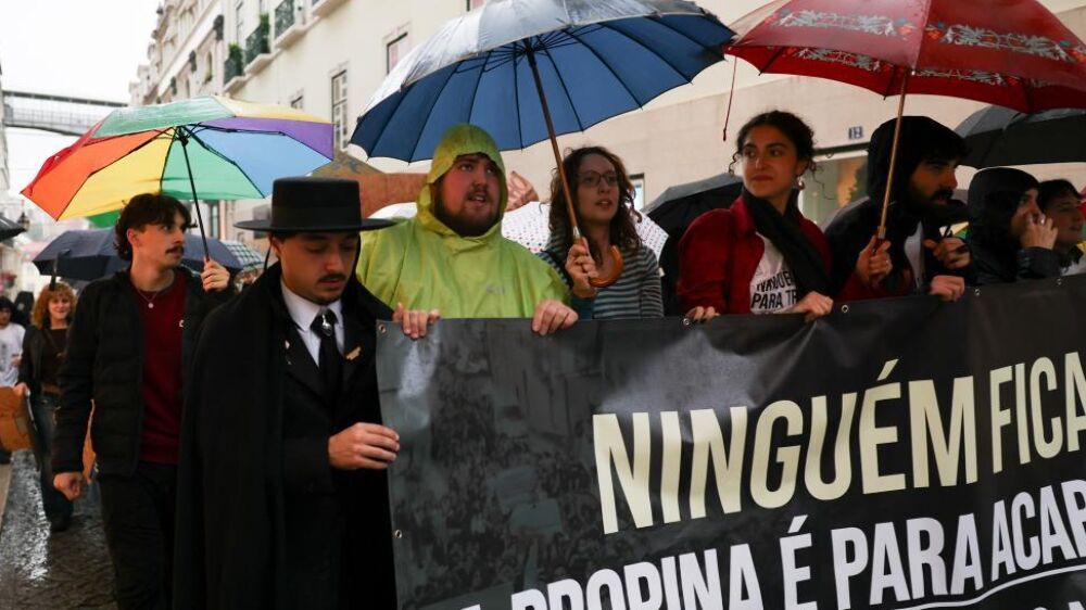 Centenas de estudantes manifestam-se em Lisboa pelo fim das propinas e mais ação social