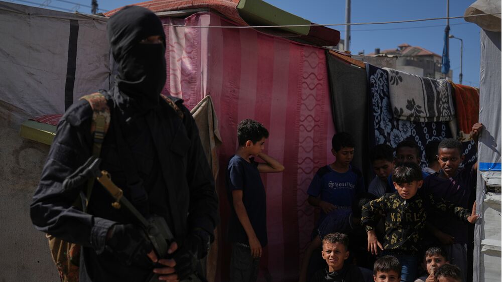 Hamas acusa Israel de violar cessar-fogo e adia entrega de refém