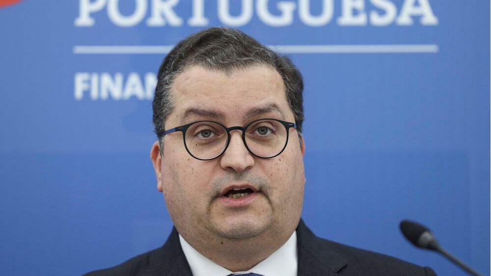 Estado assina saída do Novo Banco