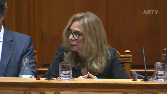 Ministra da Saúde recusa demitir-se depois de morte de grávida  