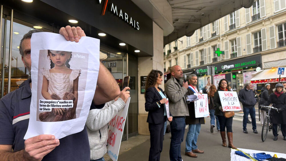 Protesto em Paris contra venda de bonecas 'infantis' na Shein