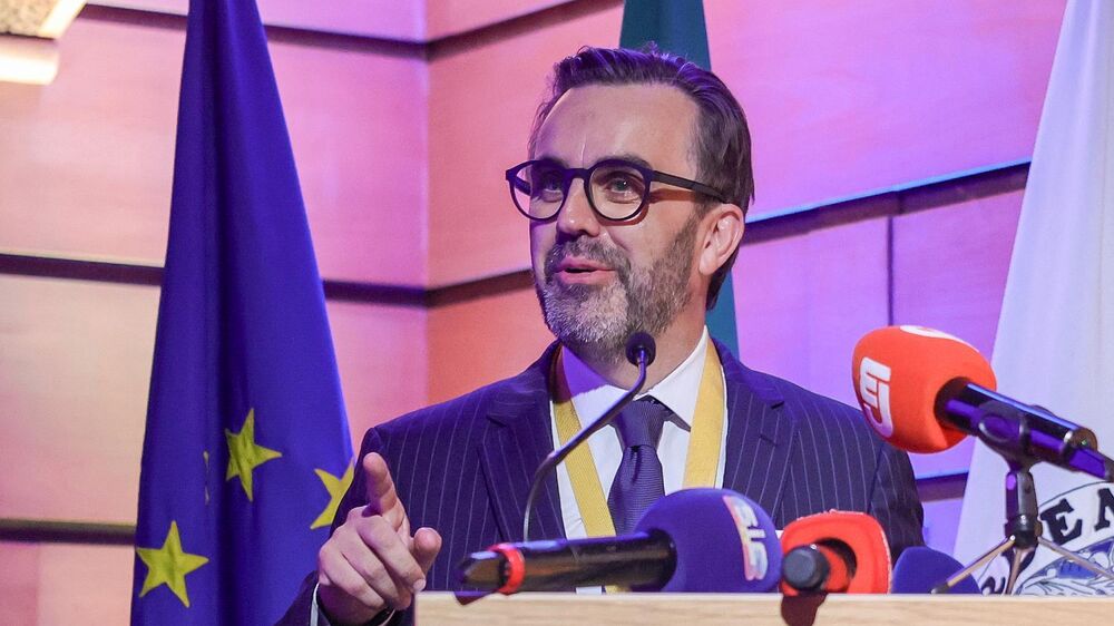 Carlos Cortes aborda atuação da ministra da Saúde, Ana Paula Martins