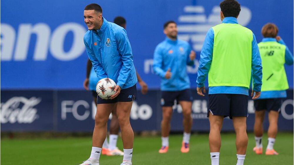 Jogadores do FC Porto preparam-se para o jogo com o Utrecht na Liga Europa