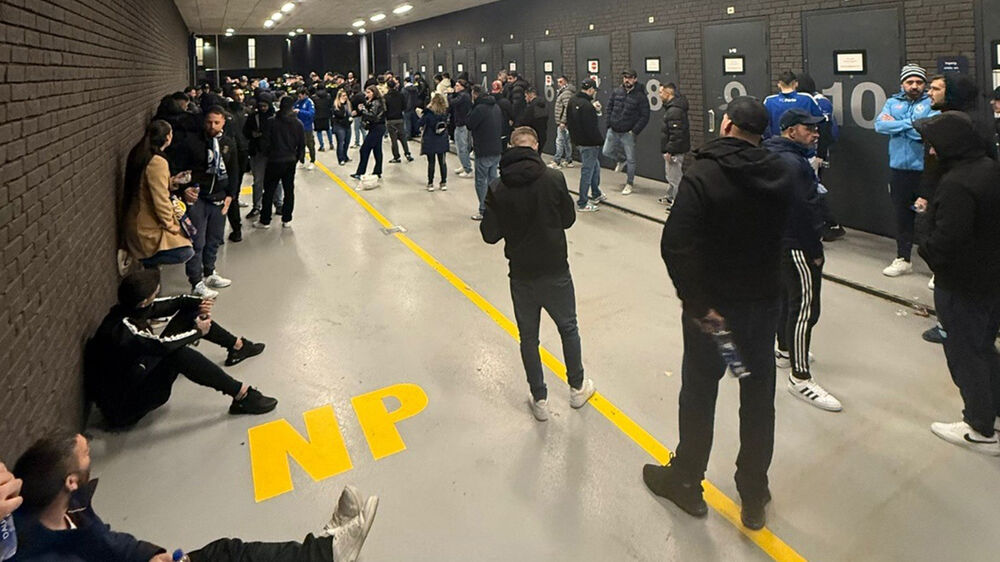 Adeptos do FC Porto detidos em Utrecht após incidente com autocarro
