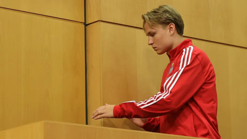 Solbakken reage ao escândalo com Schjelderup, jogador do Benfica