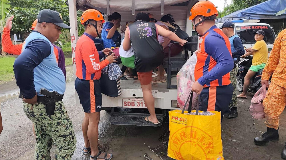 Filipinas retiram quase um milhão de pessoas face à chegada de supertufão