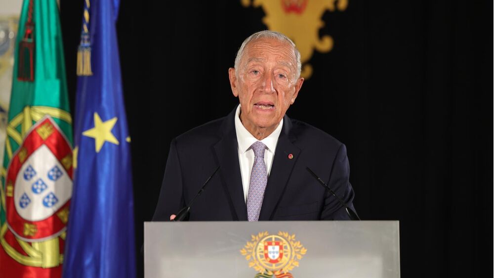 Marcelo com Rangel e deputados na celebração dos 50 anos da independência de Angola