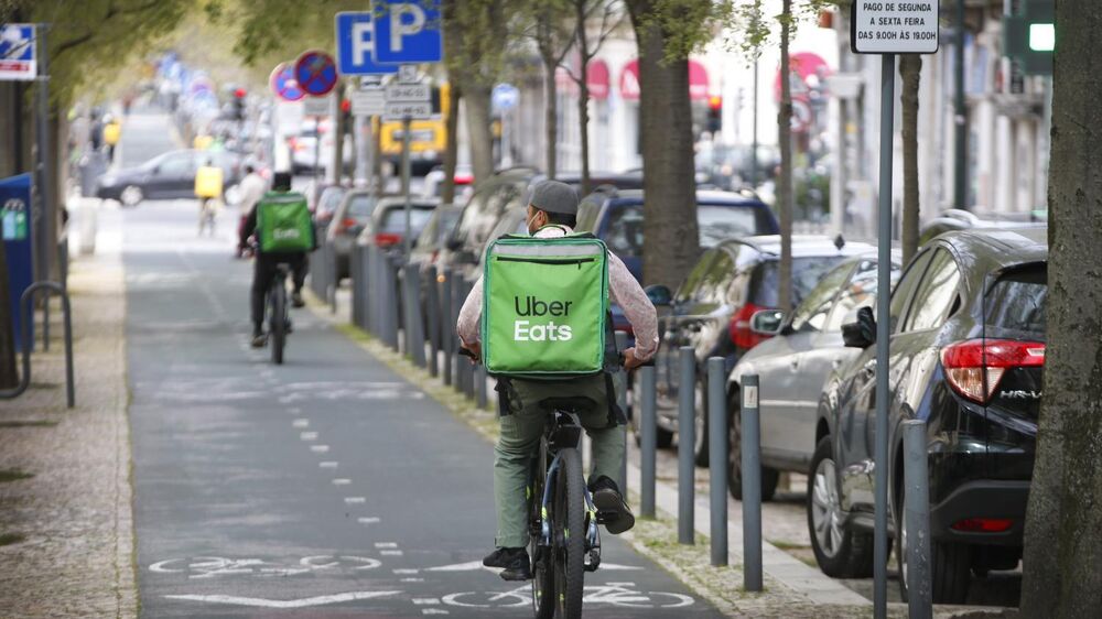 Estafetas da Uber Eats em Lisboa têm proteção reforçada com novo acordo